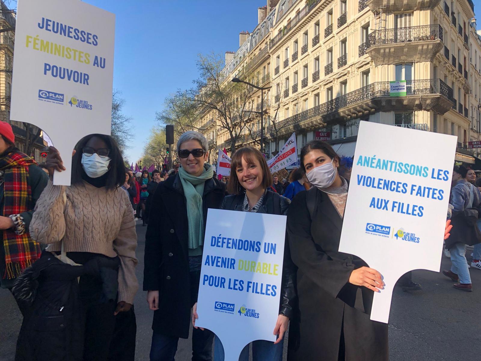 Les équipes de Plan International France à la manifestation du 8 mars