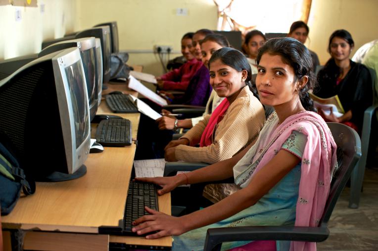 Formation professionnelle des jeunes femmes à l'IT 