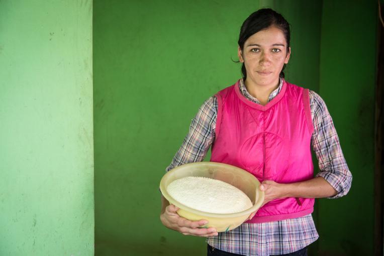 Paraguay : à 24 ans, Nancy a déjà lancé son commerce de fromage