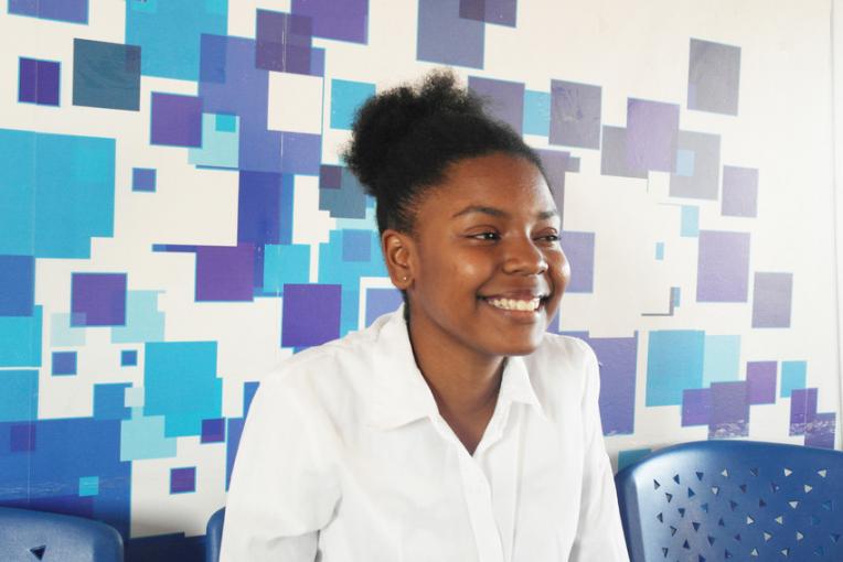 jessica étudie les nouvelles technologies en république dominicaine